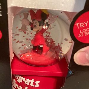 Disney Minnie Mouse Musical WaterGlobe Turn key on bottom to play music New